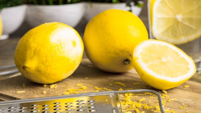 lemon atasi bekas jerawat punggung